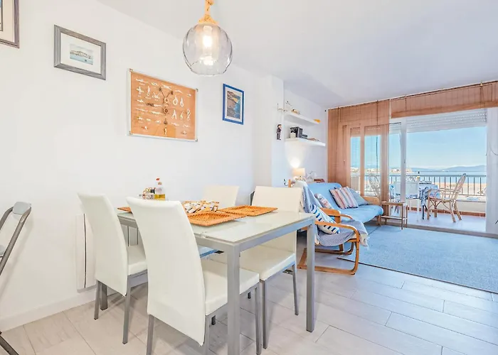 2 Bedroom Lovely In Διαμέρισμα *