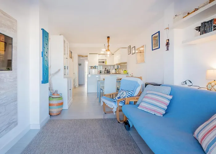 2 Bedroom Lovely In Διαμέρισμα
